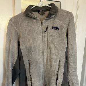 Size medium women’s zip up light weight Patagonia jacket.